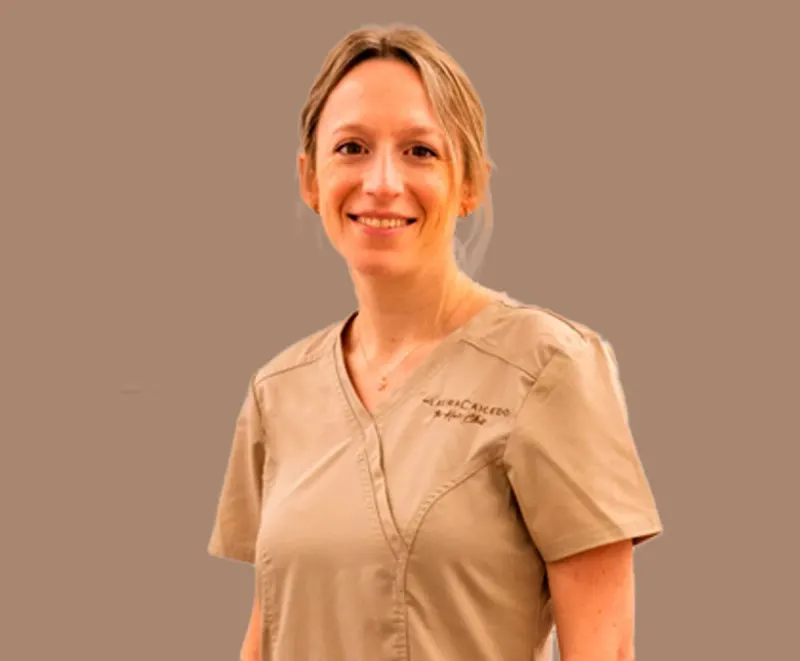 Dra Laura Caicedo, The Hair Clinic, Valencia, España - Photo 1
