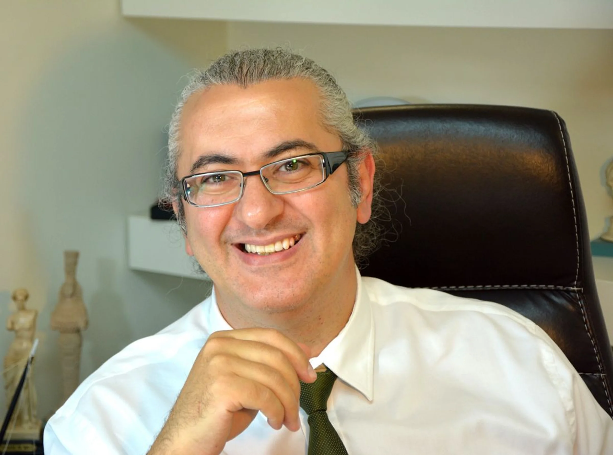 Dr Ilhan Serdaroglu, Estambul, Turquía - Photo 1